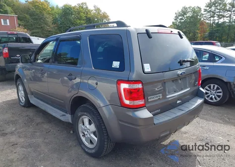 2010 Ford Escape Xlt z USA, uszkodzony, nr VIN 1FMCU9DG6AKB09108